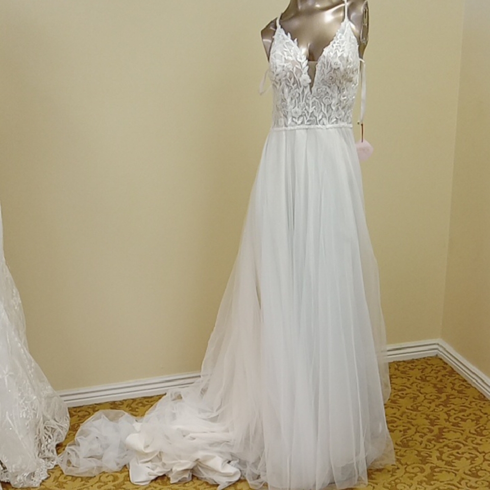 Nwt Vow'd Size 4 Ivory Wedding Gown